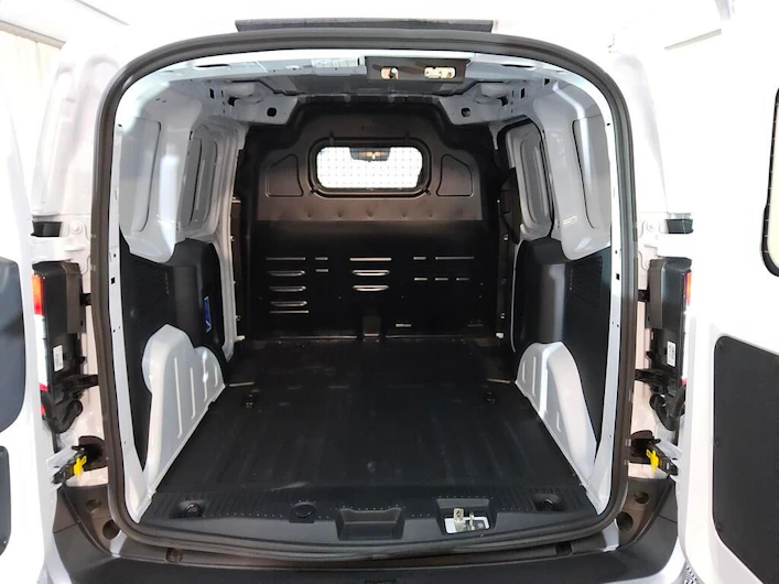 Fahrzeugbild FORD E-C5 AIRCROSS ELEKTRO PLUS