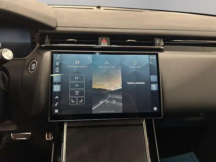 Vehicle image LAND ROVER RANGE ROVER VELAR