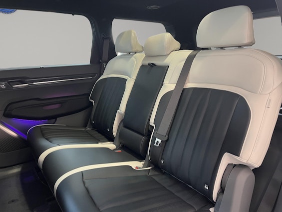 Vehicle image 6 Vehicle image 6