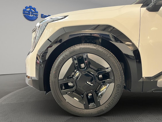 Vehicle image 8 Vehicle image 8