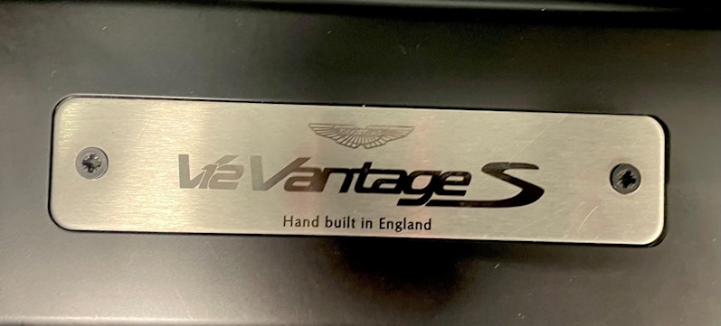 Vehicle image ASTON MARTIN V8