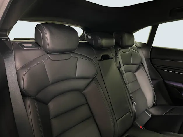 Porsche Taycan Turbo S Cross Turismo