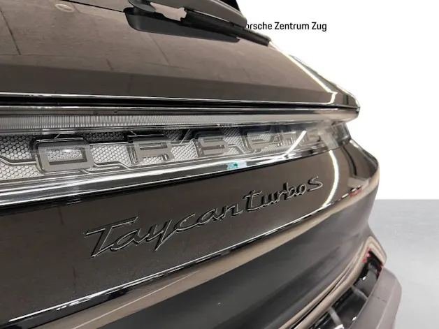 Porsche Taycan Turbo S Cross Turismo