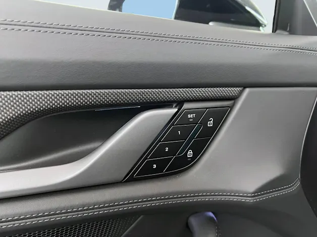Porsche Taycan Turbo S Cross Turismo