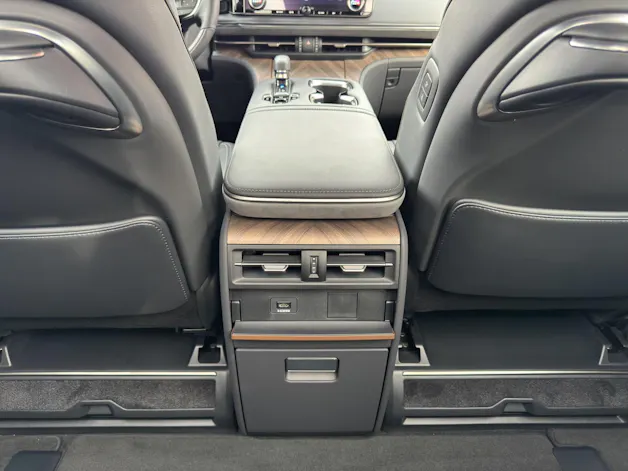Lexus LM 350h Excellence AWD | 7-Plätzer