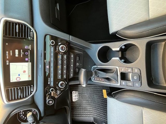 Vehicle image 16 Vehicle image 16