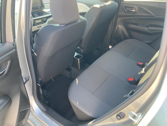 Vehicle image 7 Vehicle image 7