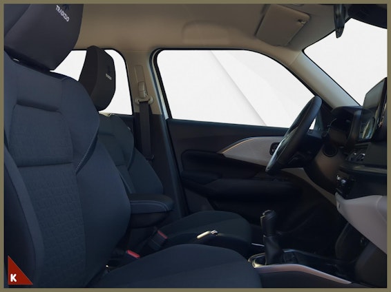 Vehicle image 17 Vehicle image 17