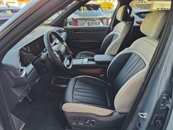 Vehicle image 9 Vehicle image 9