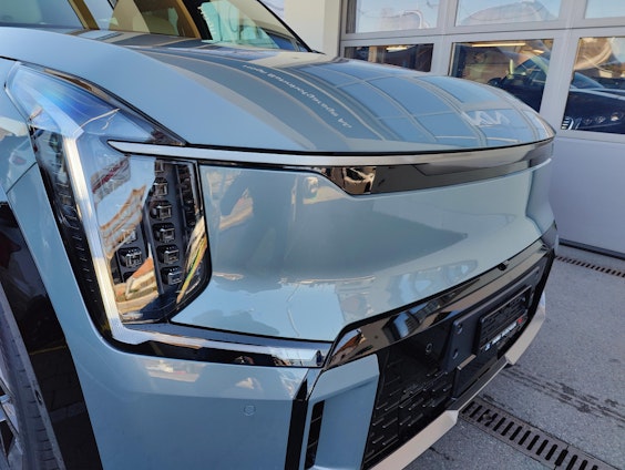 Vehicle image 2 Vehicle image 2