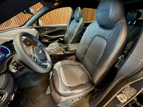 https://vehicle.imgix.net/3829852/2bf368ff-3bcb-4cd9-a490-5914924a1865.jpg
