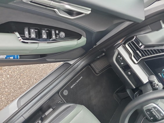 Vehicle image 9 Vehicle image 9