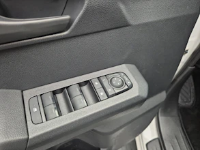 https://vehicle.imgix.net/3830489/f0b50998-be19-4a23-97f3-2f92ad94d7bd.jpg