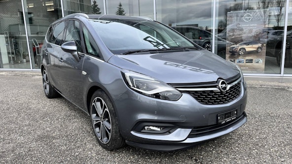 First vehicle image