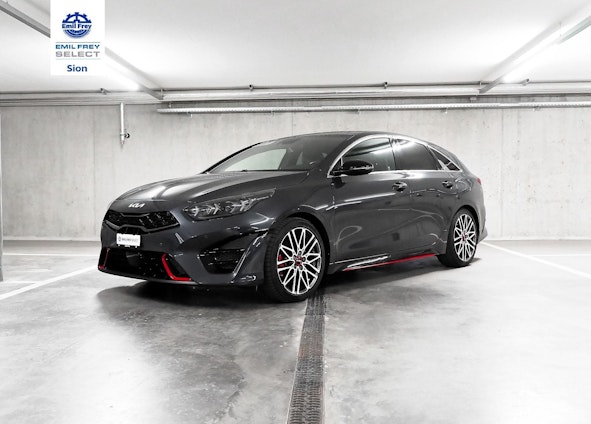 First vehicle image
