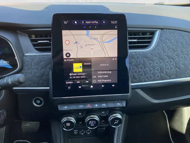 Renault Zoe E-Tech electric iconic R135