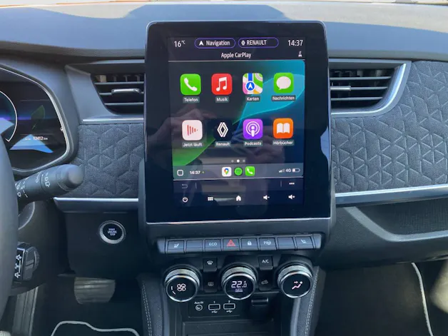 Renault Zoe E-Tech electric iconic R135