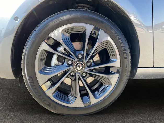 Renault Zoe E-Tech electric iconic R135