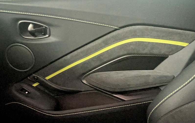 Vehicle image ASTON MARTIN V12 Vantage