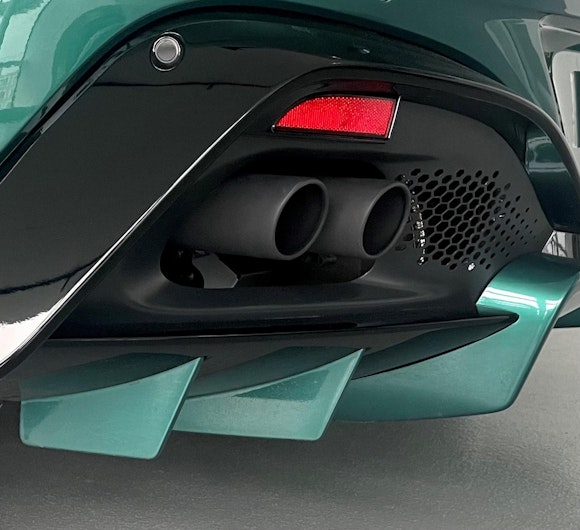 Vehicle image ASTON MARTIN V12 Vantage