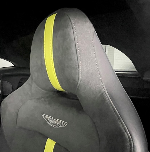 Vehicle image ASTON MARTIN V12 Vantage