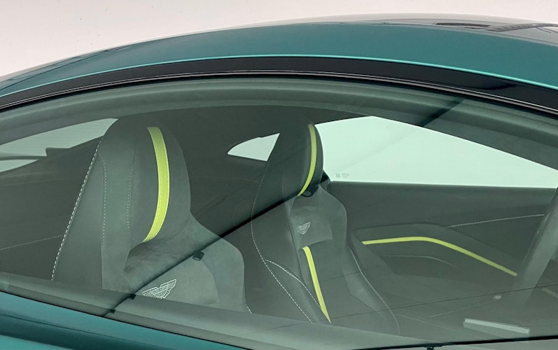 Vehicle image ASTON MARTIN V12 Vantage