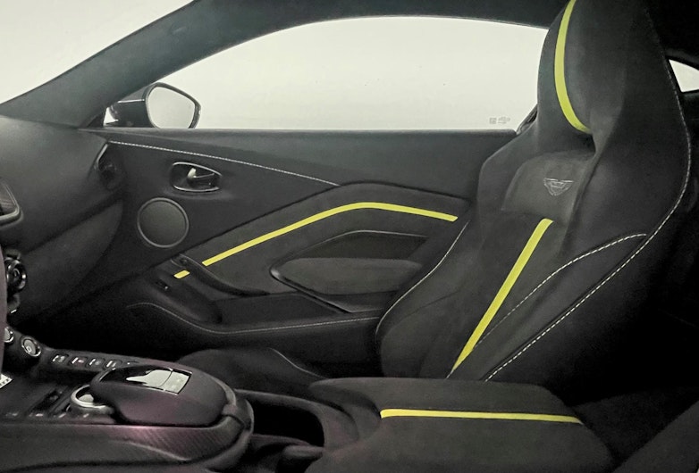 Vehicle image ASTON MARTIN V12 Vantage