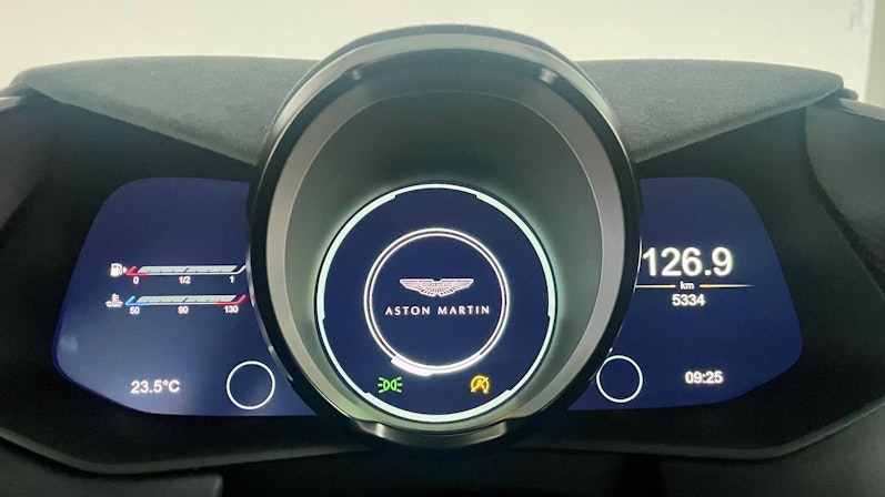 Vehicle image ASTON MARTIN V12 Vantage