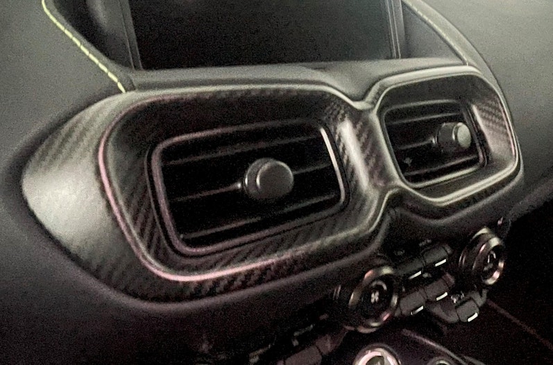 Vehicle image ASTON MARTIN V12 Vantage