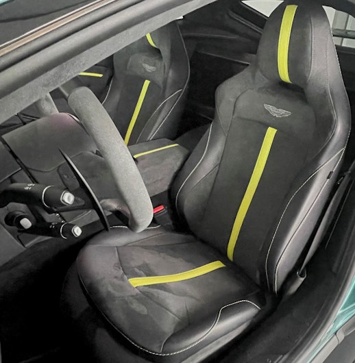 Vehicle image ASTON MARTIN V12 Vantage