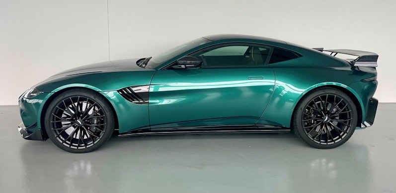 Vehicle image ASTON MARTIN V12 Vantage