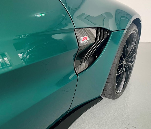 Vehicle image ASTON MARTIN V12 Vantage