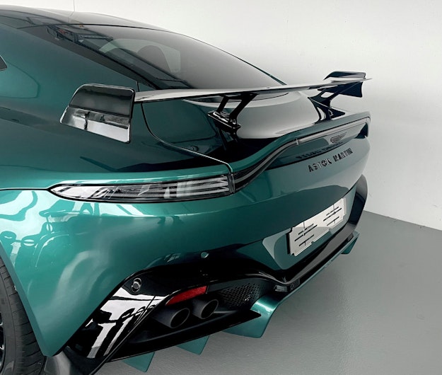 Vehicle image ASTON MARTIN V12 Vantage