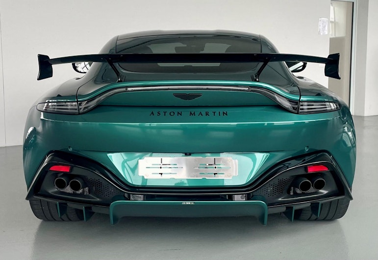 Vehicle image ASTON MARTIN V12 Vantage