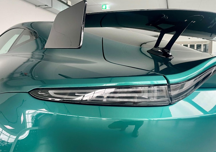 Vehicle image ASTON MARTIN V12 Vantage