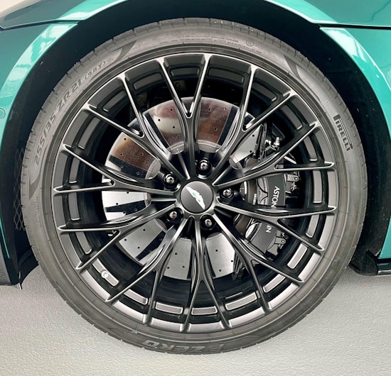 Vehicle image ASTON MARTIN V12 Vantage