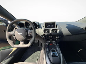 https://vehicle.imgix.net/3831304/f0a33ffc-401a-4d78-b66f-53544ed75e54.jpg