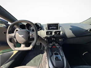 immagine del veicolo ASTON MARTIN V8 Vantage Coupé 4.0 V8 Bi-Turbo F1
