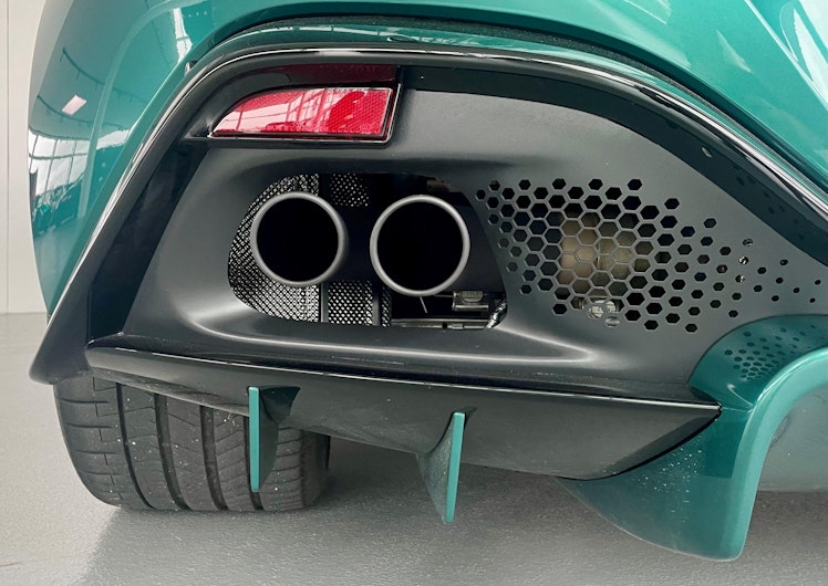 Vehicle image ASTON MARTIN V12 Vantage