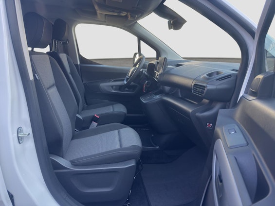 Vehicle image 15 Vehicle image 15