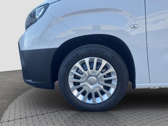 Vehicle image 8 Vehicle image 8