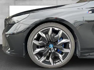 BMW i5 M60 xDrive / Attraktiver Leasingzinssatz ab 0,9% bei Abschluss einer BMW Fahrzeugversicherung
