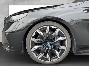 BMW i5 M60 xDrive / Attraktiver Leasingzinssatz ab 0,9% bei Abschluss einer BMW Fahrzeugversicherung