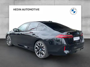 BMW i5 M60 xDrive / Attraktiver Leasingzinssatz ab 0,9% bei Abschluss einer BMW Fahrzeugversicherung