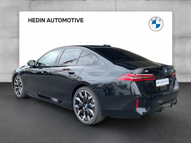 BMW i5 M60 xDrive / Attraktiver Leasingzinssatz ab 0,9% bei Abschluss einer BMW Fahrzeugversicherung