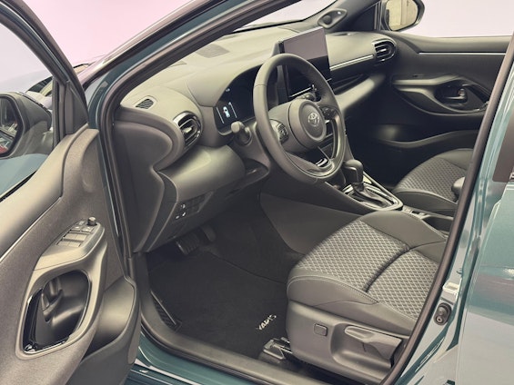 Vehicle image 6