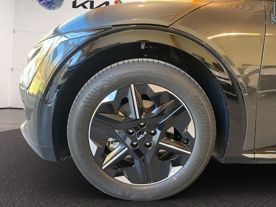 Vehicle image 16 Vehicle image 16