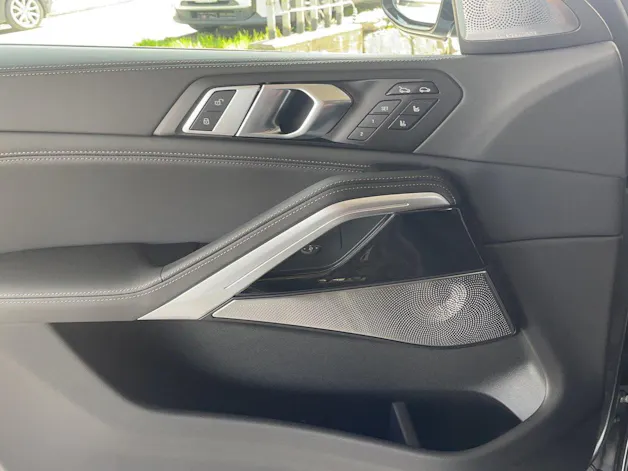 BMW X6 M60i