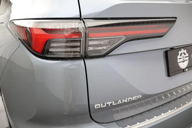 Mitsubishi Outlander 2.4 PHEV Instyle 4x4 ab 0.8% Leasing