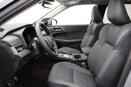 MITSUBISHI OUTLANDER 4